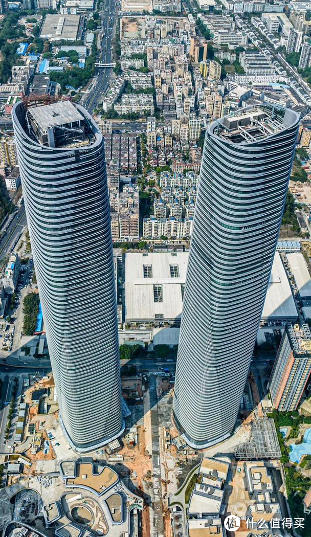 作为深圳新地标的星河雅宝双子塔，目前为全国最高的等高双子塔
