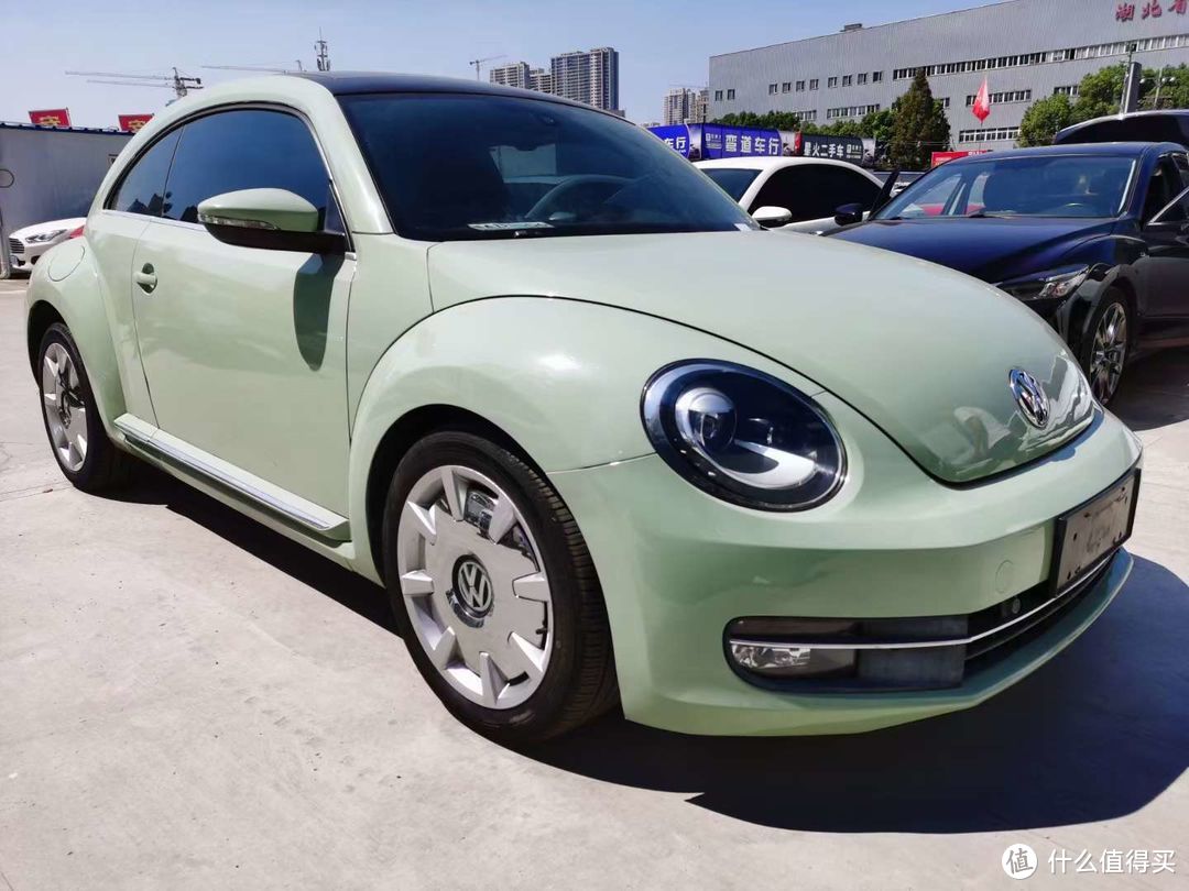 ​大众甲壳虫（Volkswagen Beetle）作为一款标志性的汽车型号，有许多优点​
