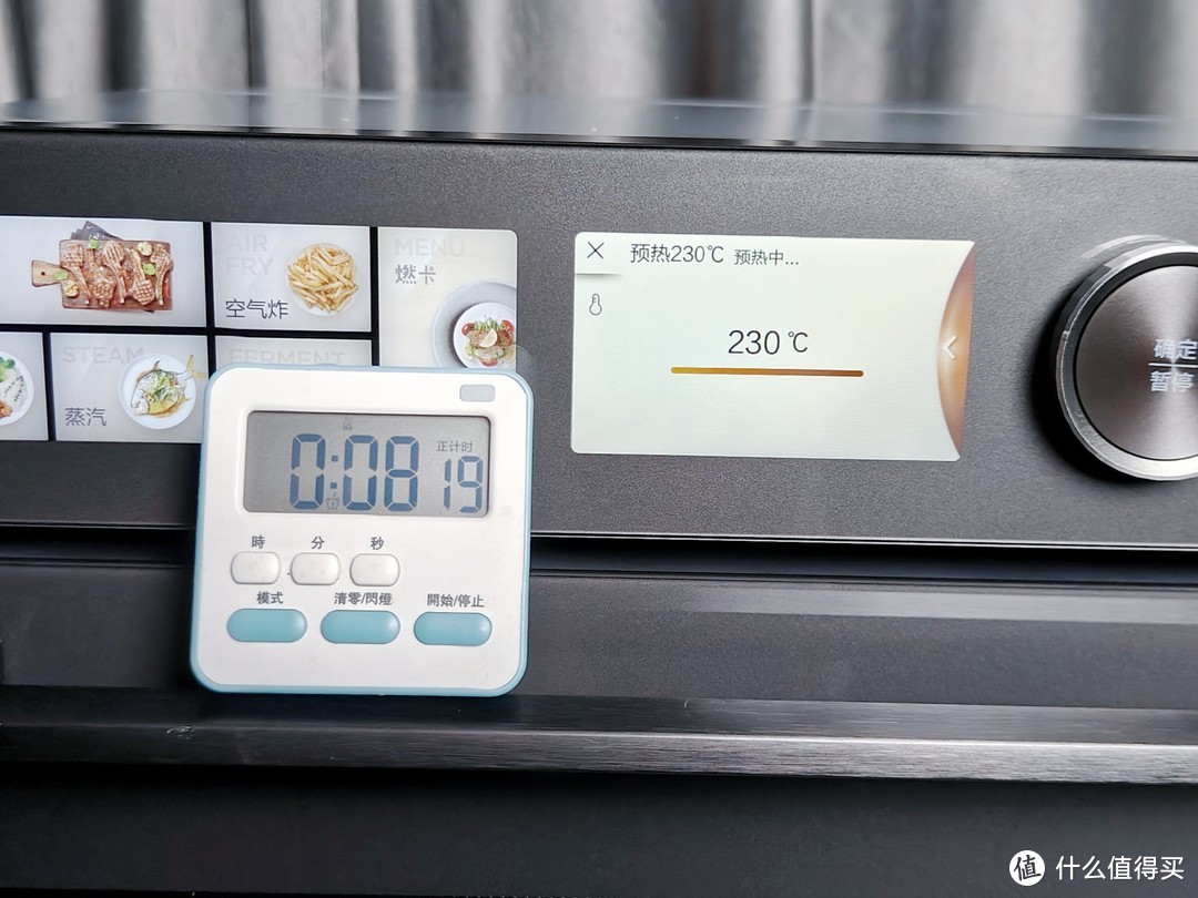 微蒸烤一体机成主流，功能侧重如何选？微蒸烤比蒸烤箱更值得入手吗？实测美的、凯度、西门子三款微蒸烤