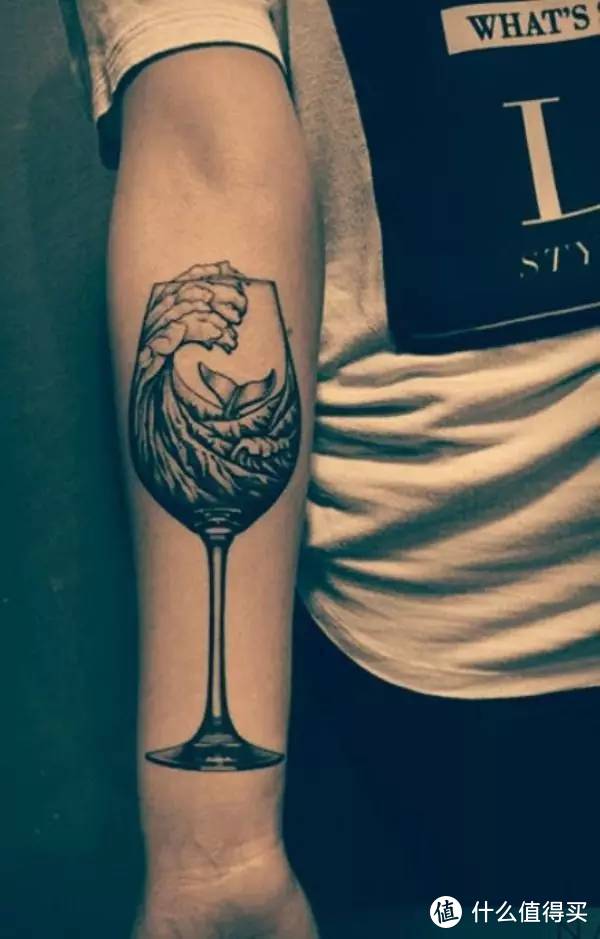 当纹身遇见了葡萄酒，爱它就要把它纹在身上！