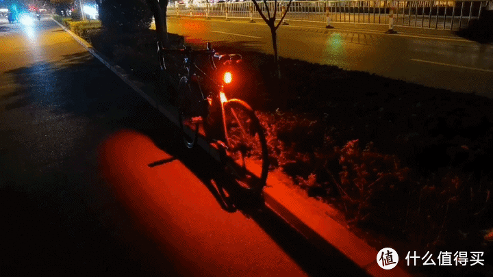 夜间骑行，安全第一，骑行尾灯如何选？迈极炫SEEMEE300体验