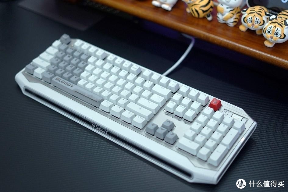 光轴键盘怎么选？双飞燕血手幽灵B980机械键盘体验：快准稳！
