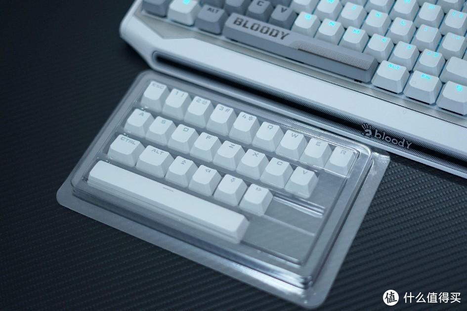 光轴键盘怎么选？双飞燕血手幽灵B980机械键盘体验：快准稳！