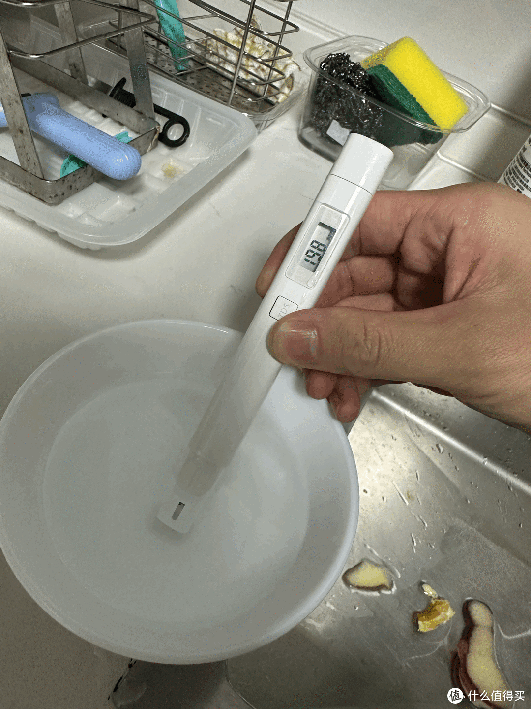 小米检测笔检测自来水水质。