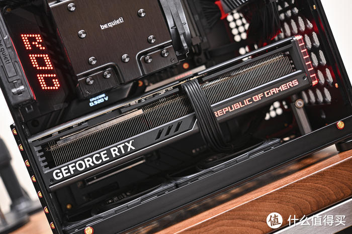 把 EATX 主板装进 25 升机箱——ROG X670E-EXTREME+船长 V12 装机展示