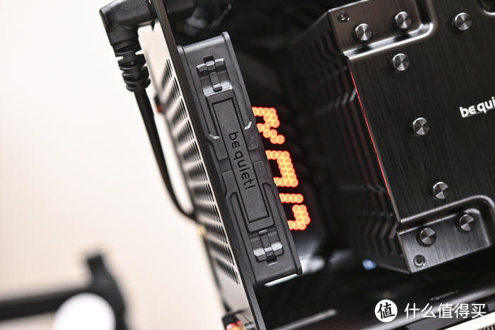 把 EATX 主板装进 25 升机箱——ROG X670E-EXTREME+船长 V12 装机展示