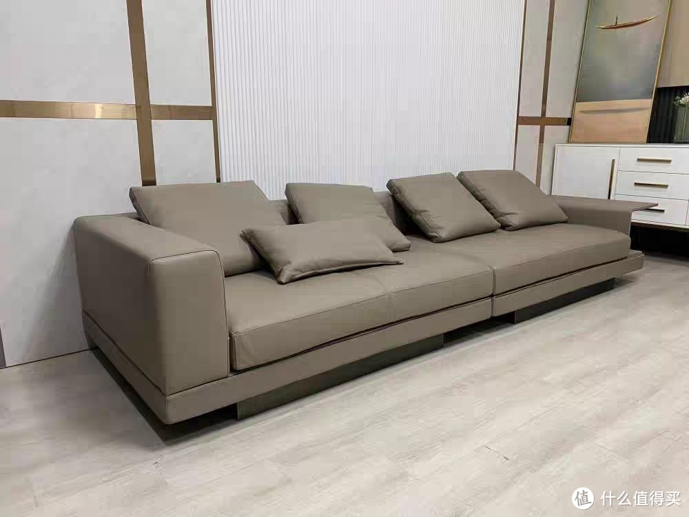 “菲轩莱意式真皮沙发，简约舒适，品质生活新体验”