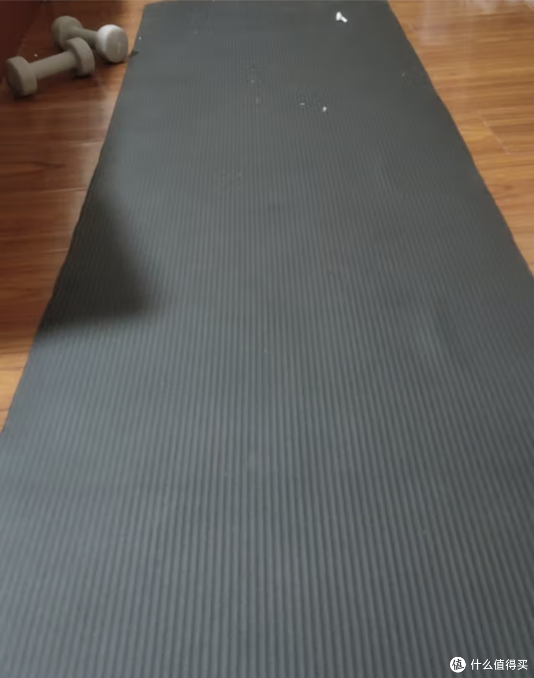 每天在家锻炼做俯卧撑和仰卧起坐的时候我都会在这个瑜伽垫上面锻炼