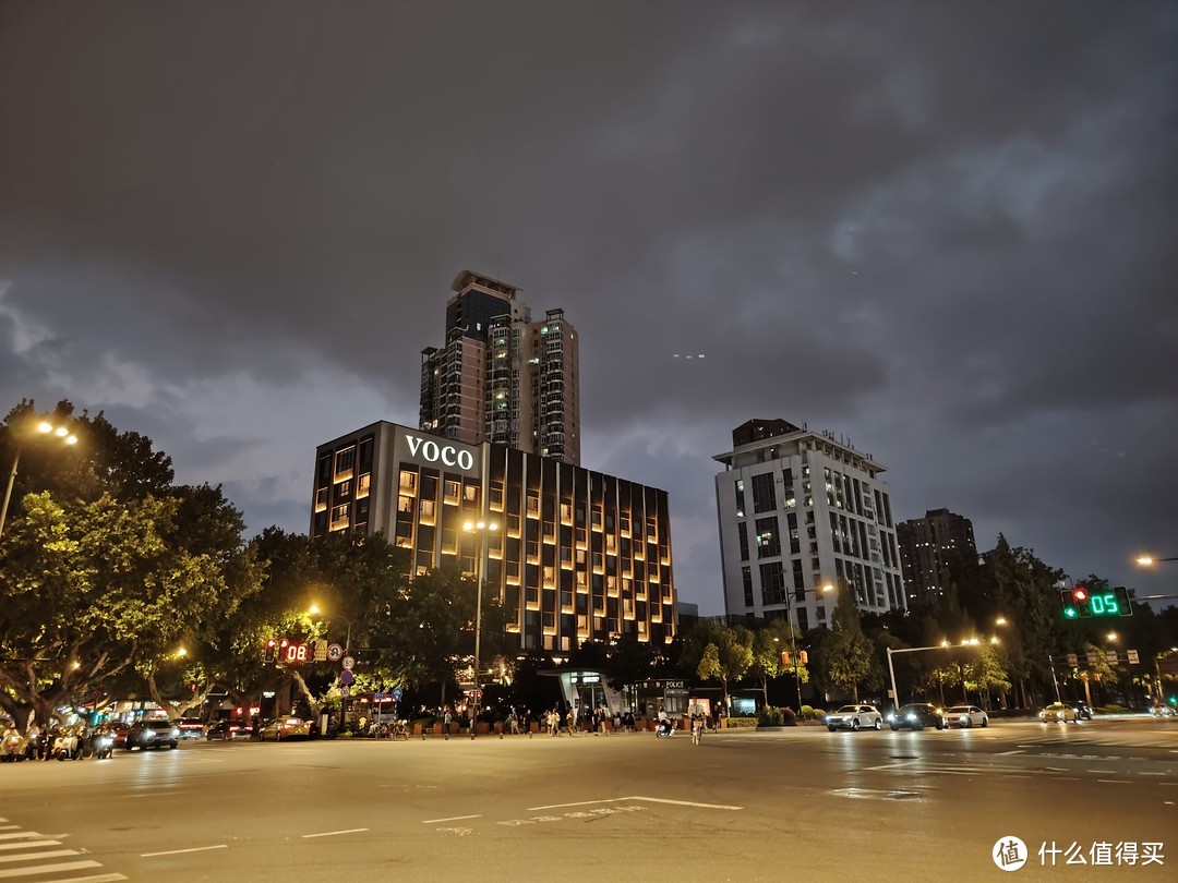 风雨欲来的夜景