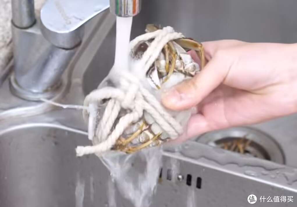 如何保存鲜活的大闸蟹？
