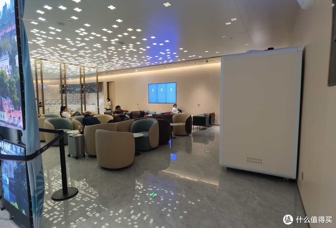 杭州萧山机场T4航站楼，新开的南方航空头等舱/公务舱贵宾休息室体验报告