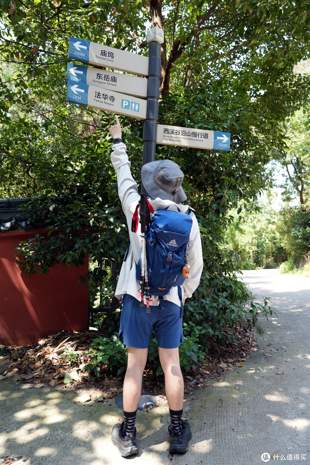 在秋意如画中徒步西湖美景：一场说走就走的登山之旅及4款徒步好物实战体验