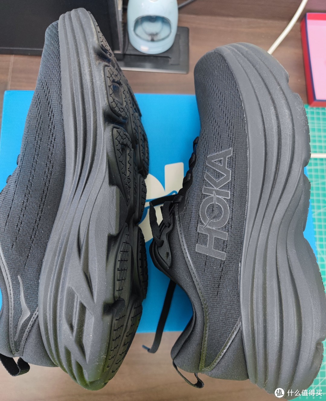 HOKA bondi8 慢跑鞋：顶级缓震，为你的跑步之路保驾护航！