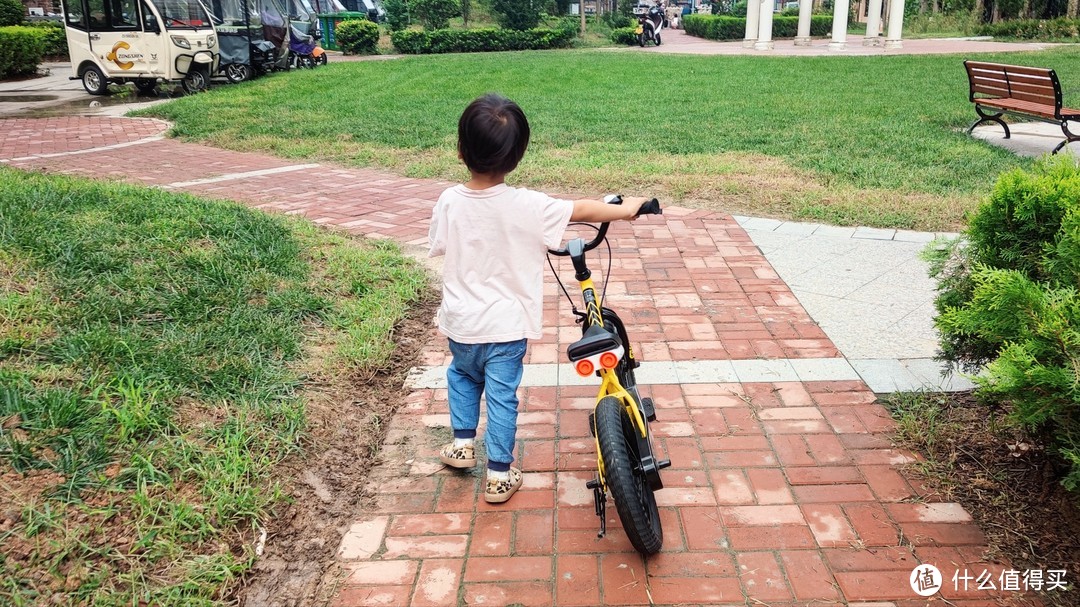 3岁半的孩子，0基础30分钟学会自行车，你敢信？