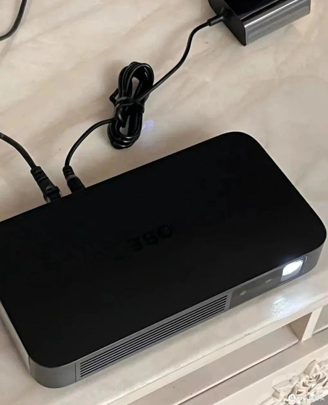 选投影仪还是大屏幕电视好？原来很多人选错了！