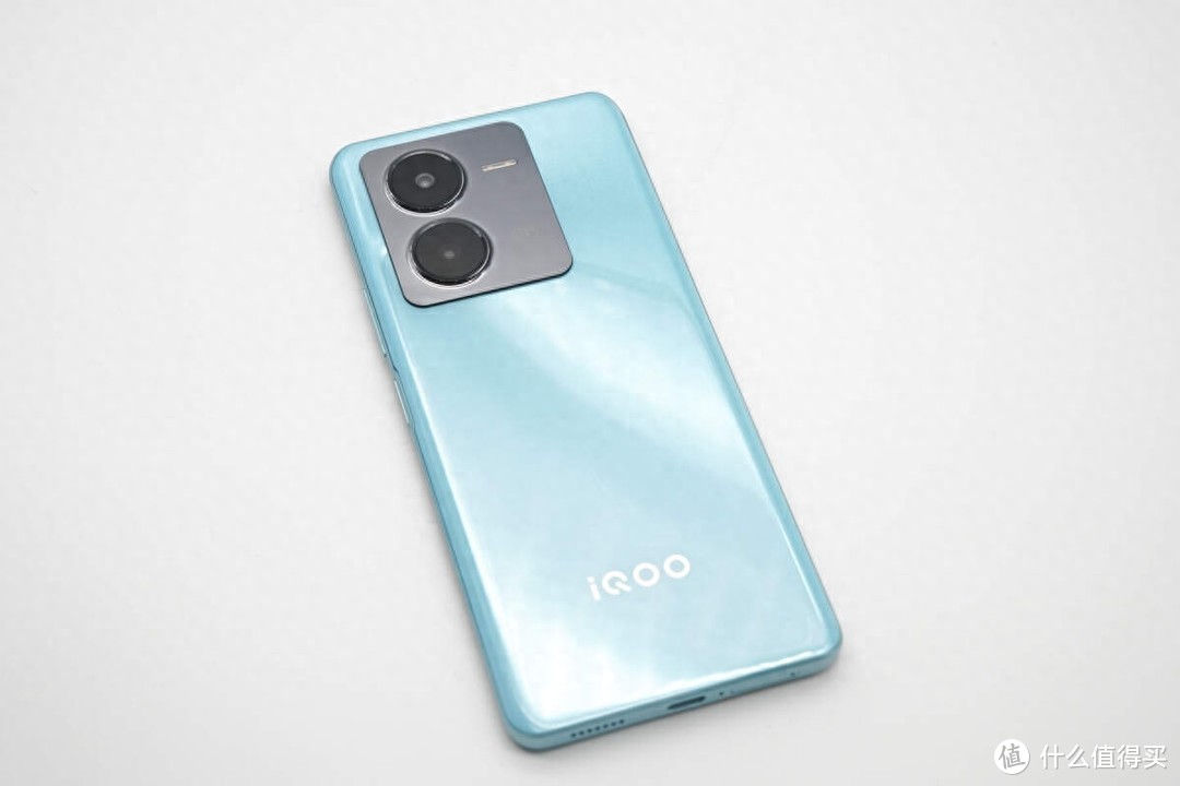 评测 iQOO Z8 手机：旗舰体验的千元机型，为大众用户而生