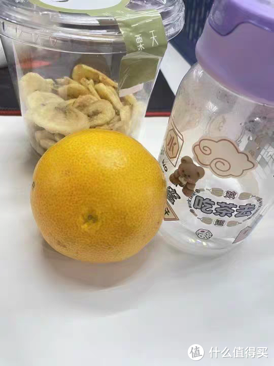 爱媛38号果冻橙是一种当季水果，以其新鲜