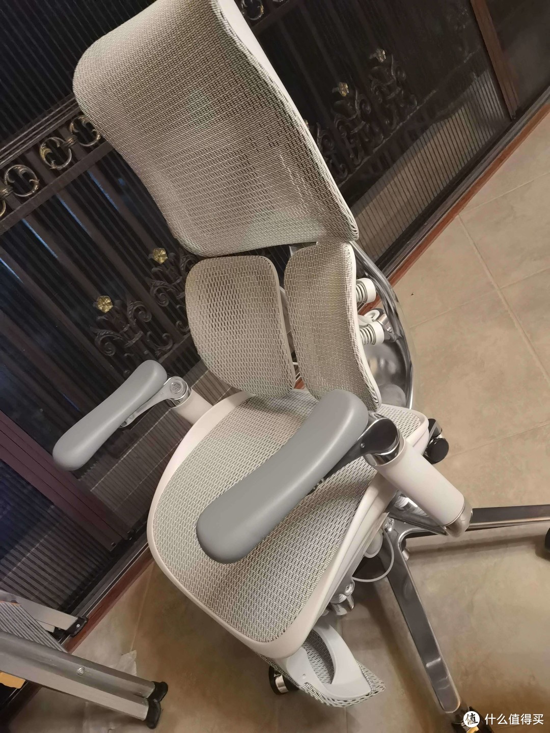 作为一款专为人体工程学而设计的办公椅，西昊人体工学椅