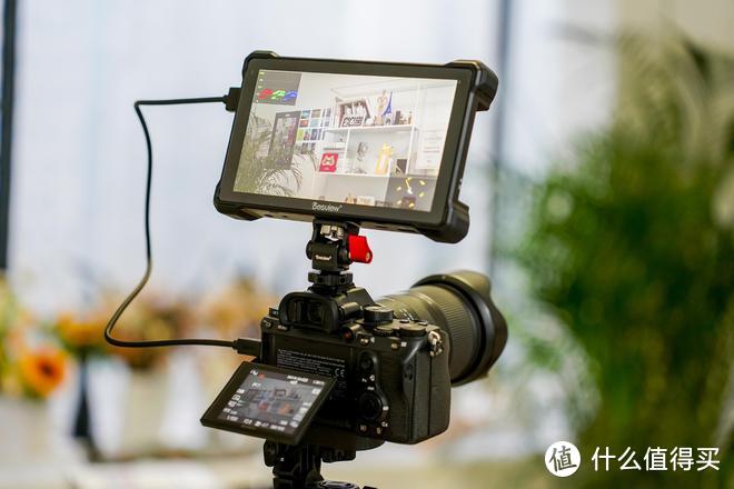 自媒体的拍摄绝配，让拍摄更高效:百视悦R7III摄影监视器帮你实现