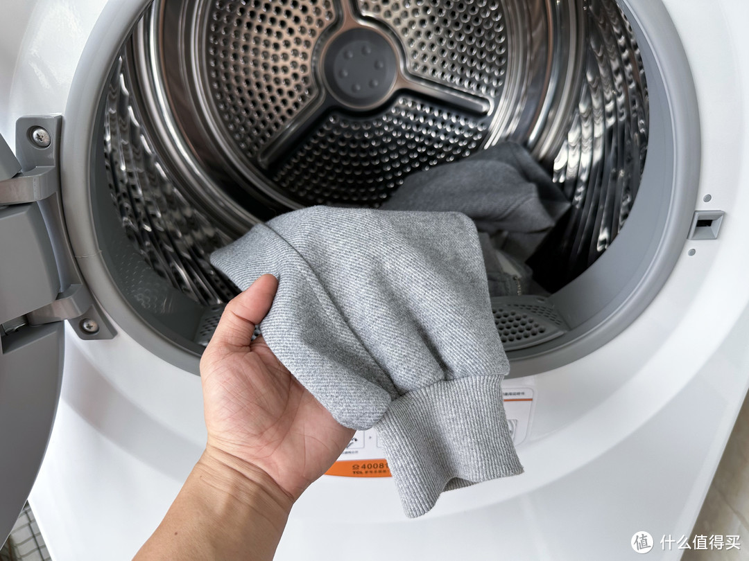 想要实现洗衣自由，洗烘护集成机是个不错的选择！TCL双子舱T10带给我全新的洗衣体验
