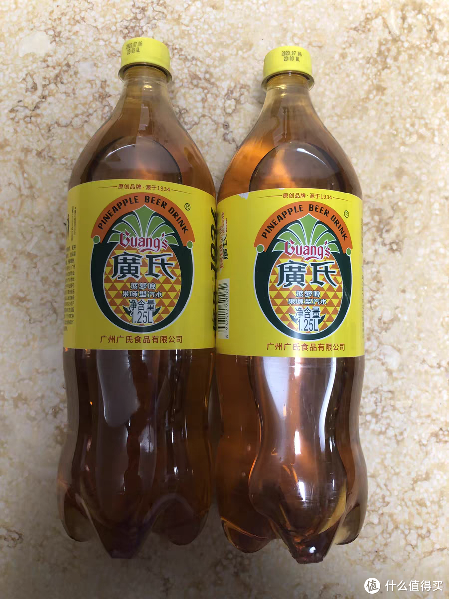 广氏菠萝啤1.25L*2大瓶装整箱非广式果味碳酸饮料是一种口感清爽、口味独特的果味风味饮料。