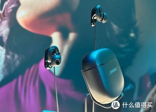 空间音频可以耳机虚拟化生成——Bose 推出具备空间音频的 QuietComfort Ultra 系列耳机
