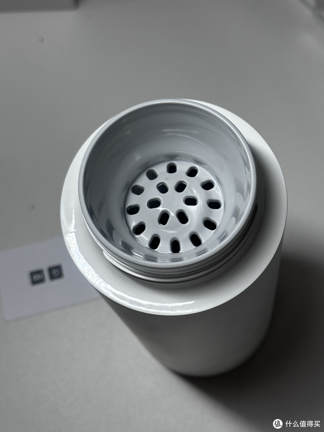 小米电热水杯-白色极简风高颜值，便携式旅行加热烧水杯，让你随时享受温暖。