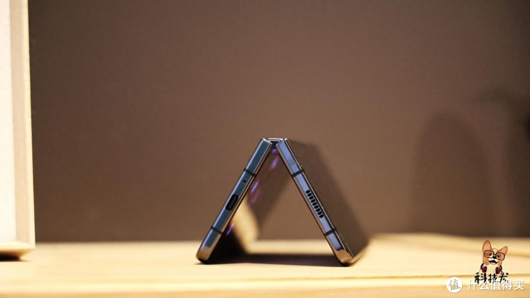 三星Galaxy Z Fold5体验：「全面均衡」的折叠屏「机皇」