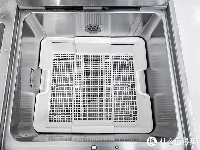 高温高压+高能气泡，洗碗洗菜都得心应手，方太水槽洗碗机 E9测评