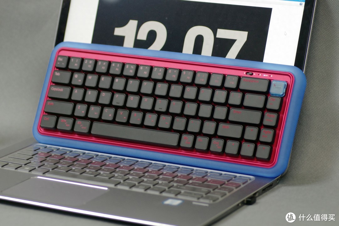 正值青春的你，怎么能少这款键盘， 杜伽S230气垫泡泡机械键盘