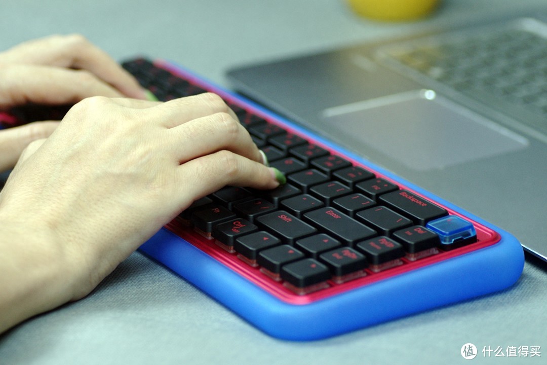 正值青春的你，怎么能少这款键盘， 杜伽S230气垫泡泡机械键盘