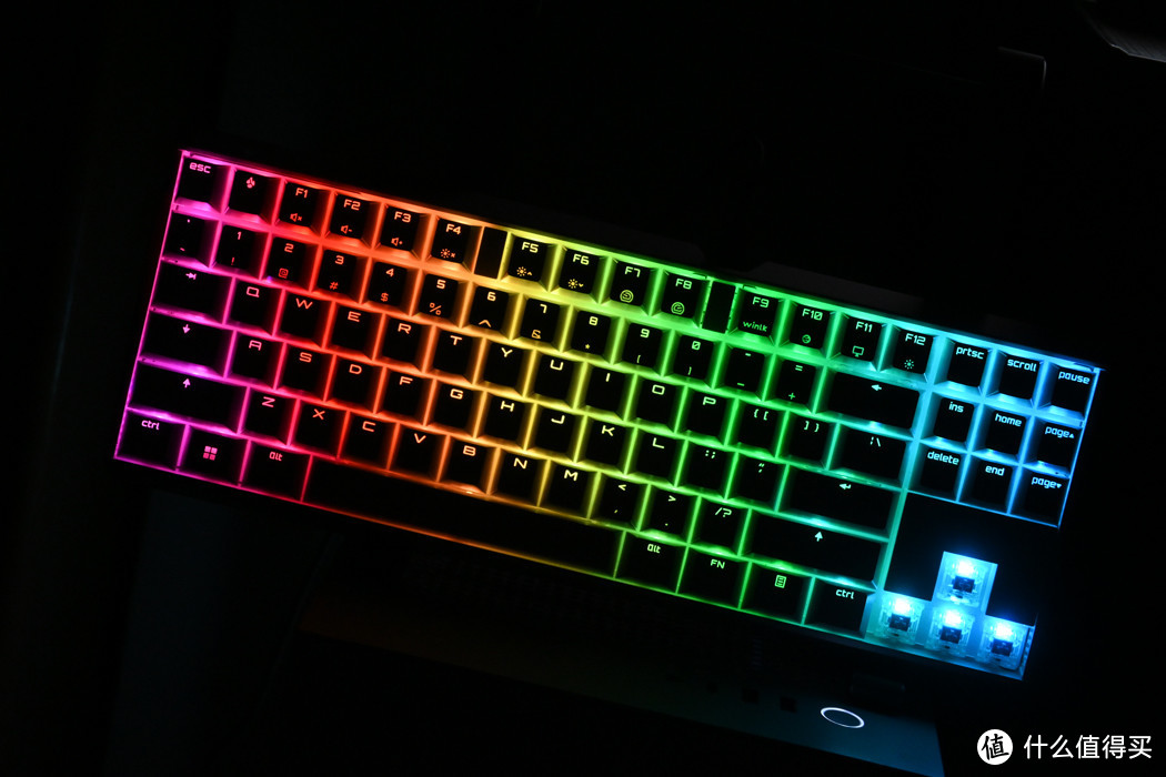 键盘整体灯效特写