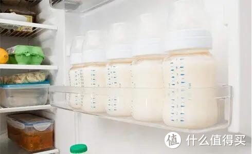 母乳挤到玻璃奶瓶能放多久？关于母乳的储存，这4点都应该了解清楚