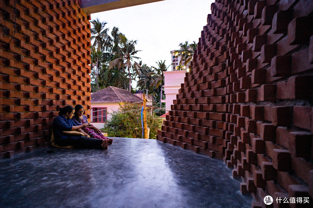 印度有一栋红砖房“火”了，196㎡，原来能留住人心的家，绝不是靠豪装