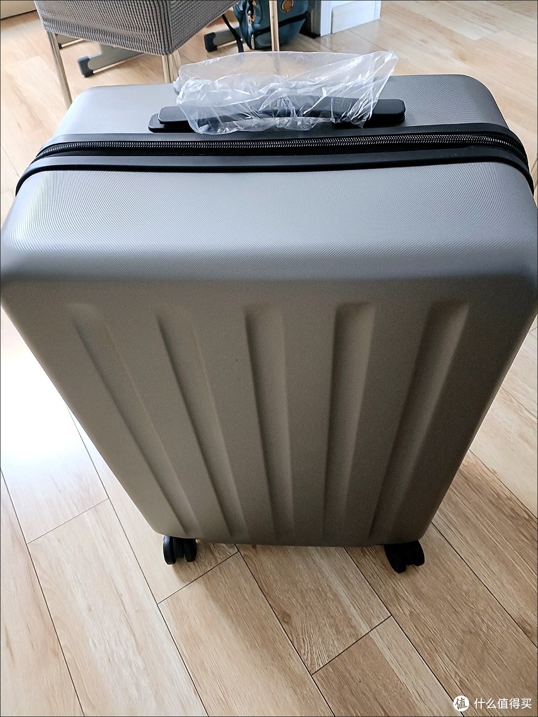 智能安全：小米90分行李箱，指纹解锁为行李保驾护航