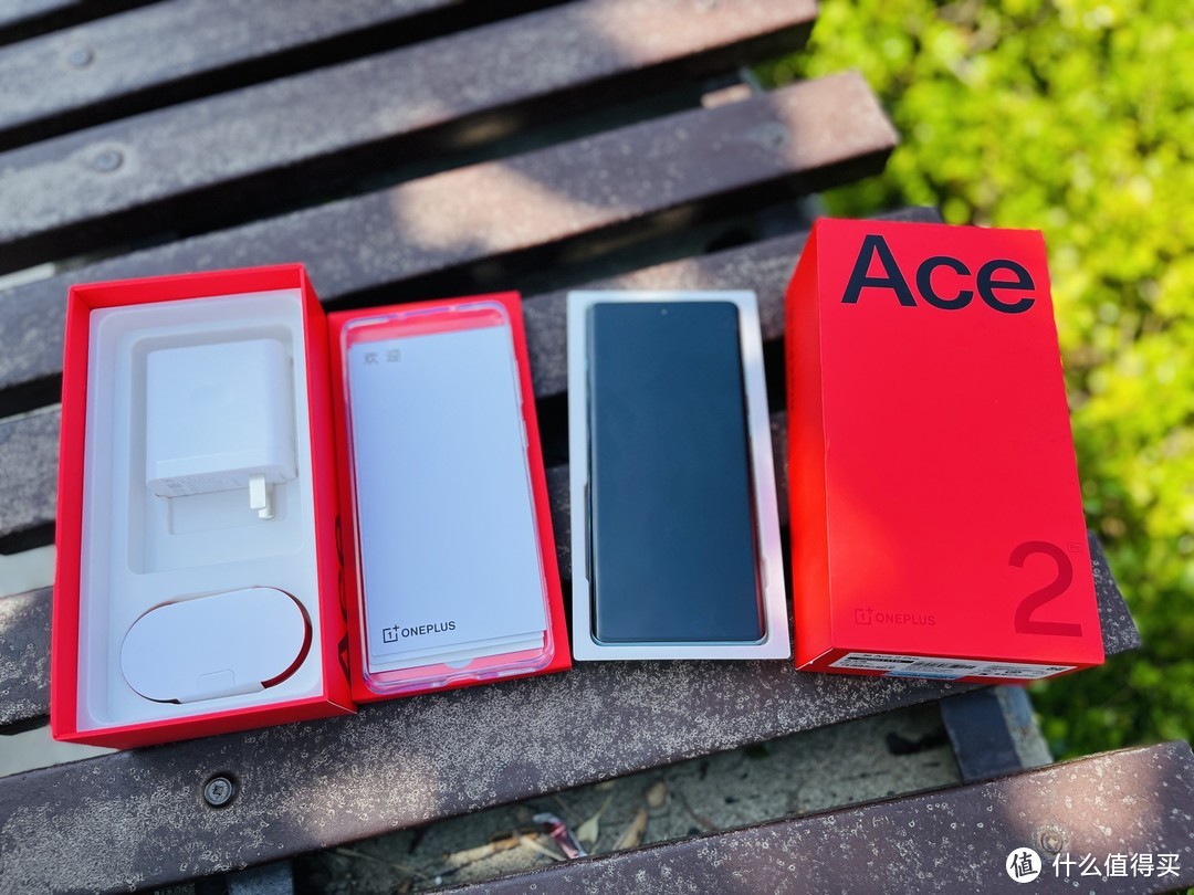 24G+1T豪华配置，三千价位手机的真香之选！一加 Ace 2 Pro开箱+体验分享！