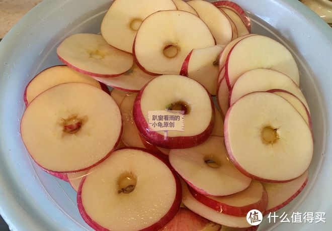 把苹果晒成干，想不到的美味！只需简单几步，果香十足，越嚼越甜