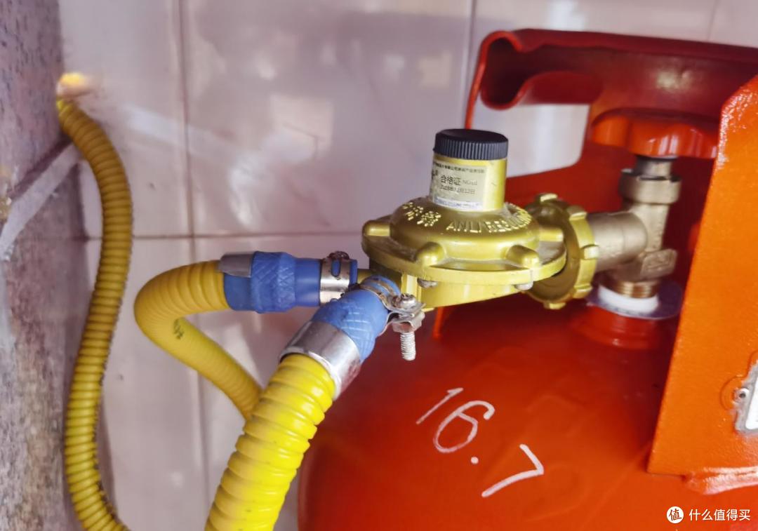 天然气阀门要每天关闭吗？幸好内行人提醒，原来一直做错了_角阀_什么值得买