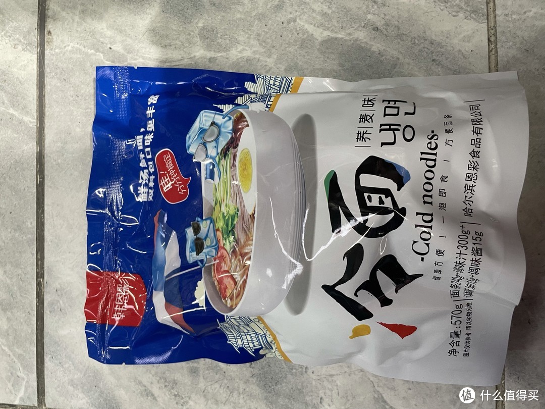 「荞麦冷面」:正宗韩国口味，口感顺滑，真的甚是不错！