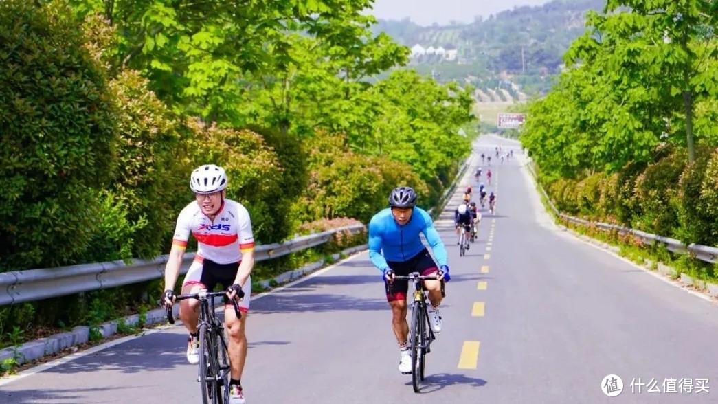 公路自行车与山地自行车：根据你的需求选择最适合的车型