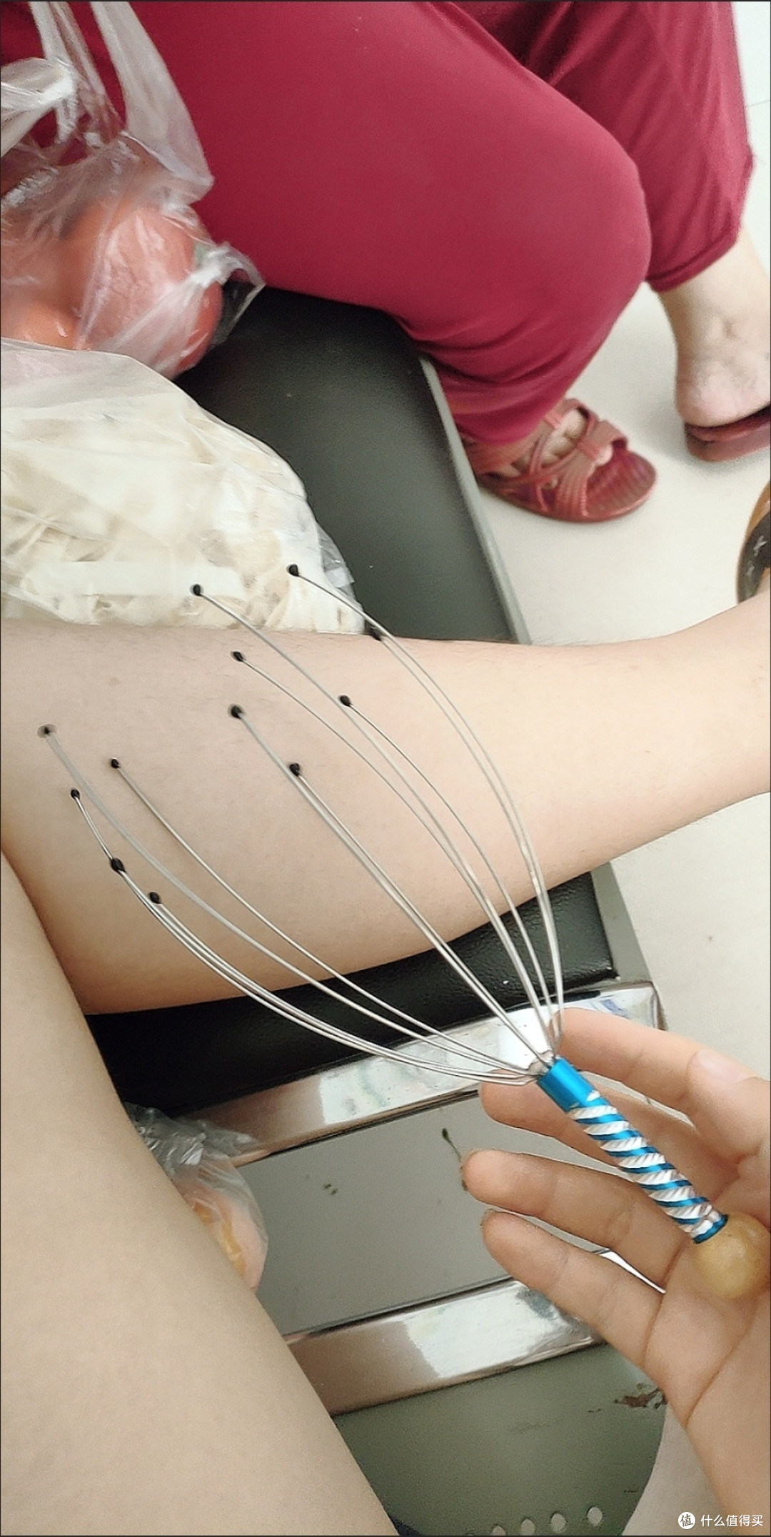 休息的时候我们可以用这个头部按摩器来解压哦