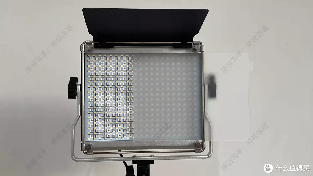 智能光源匹配，自然柔亮照人-NEEWER纽尔660RGB全彩LED补光灯使用体验分享