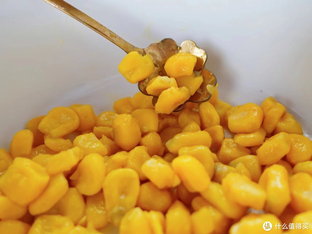 宝宝添加辅食后需要添加一定的谷物，例如：脱皮玉米果肉