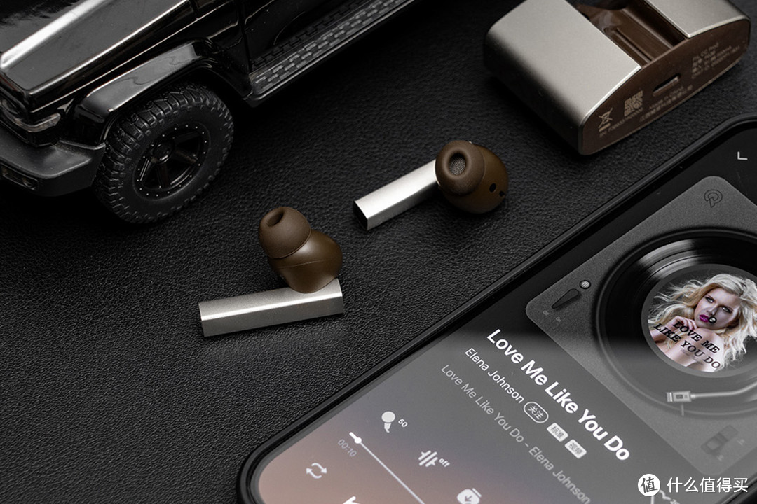 FIIL x TANK CC Pro2特别联名限定款耳机：硬派且放纵，带你怒放生命