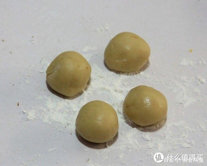 【中秋必做】制作蛋黄月饼，口感酥脆，香气四溢！