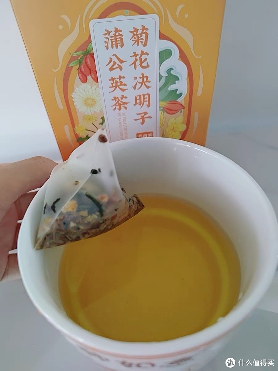 菊花枸杞决明子茶，清热解毒，喝起来清香怡人