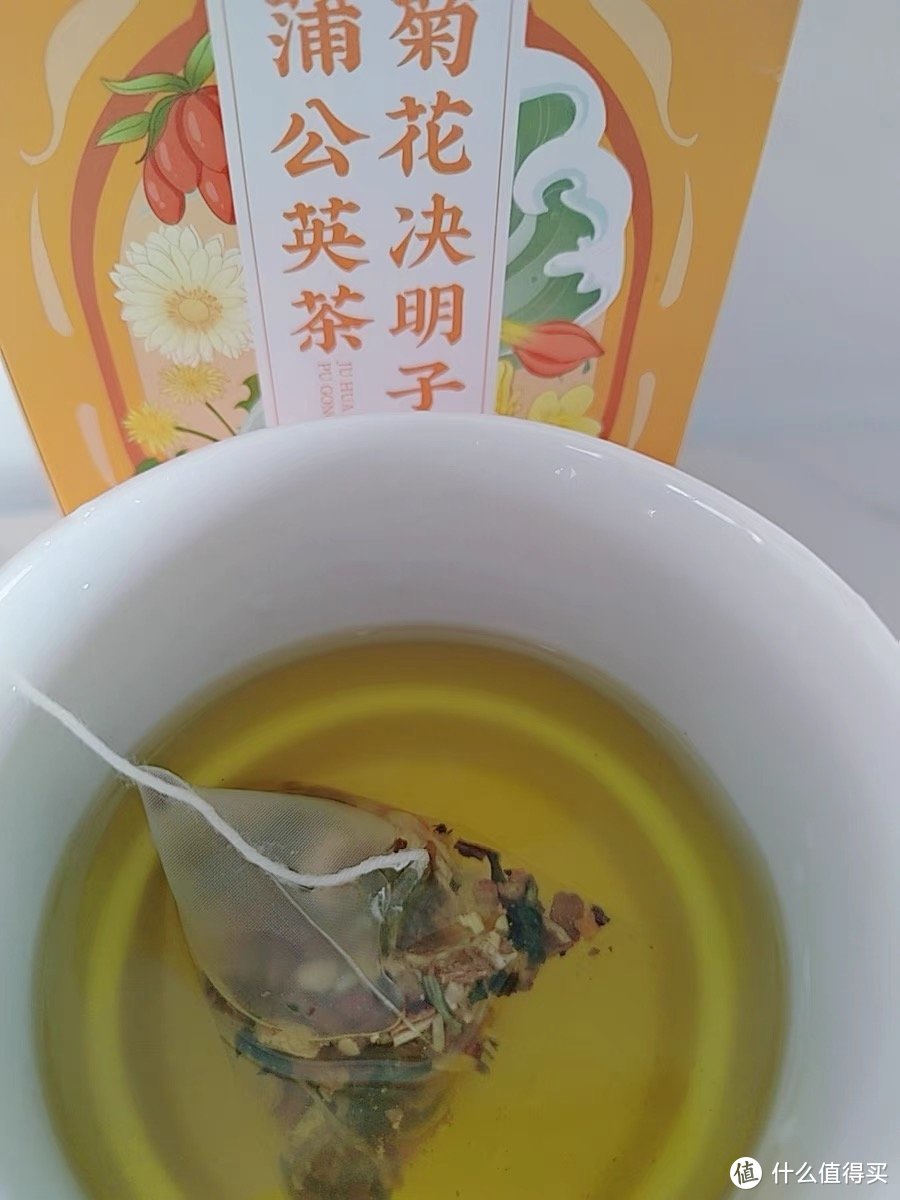 菊花枸杞决明子茶，清热解毒，喝起来清香怡人