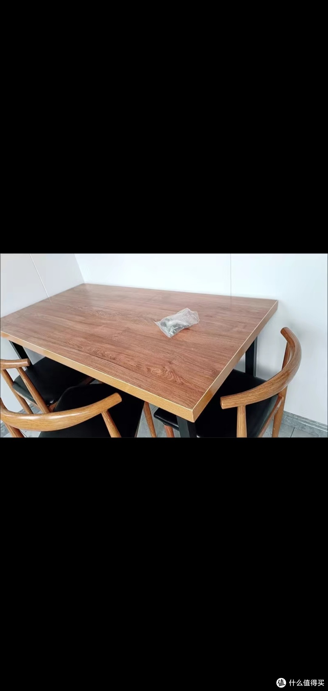 北欧风格餐桌：轻松工作氛围，开阔伏案空间，提高工作效率