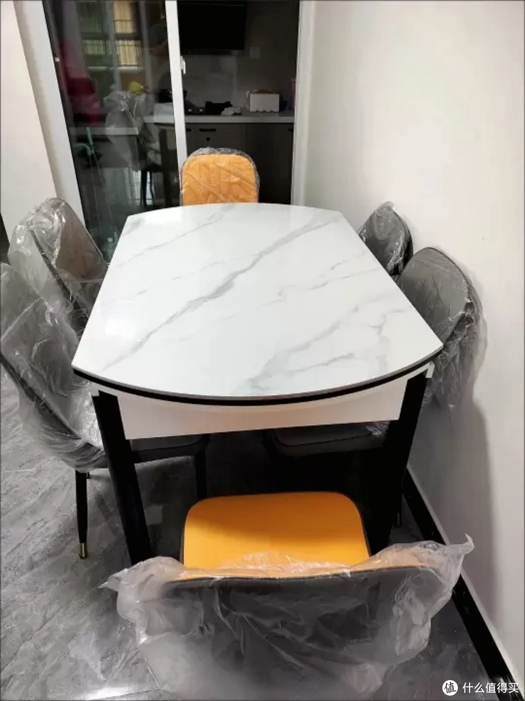 岩板折叠餐桌，现代家具中的实用主义者
