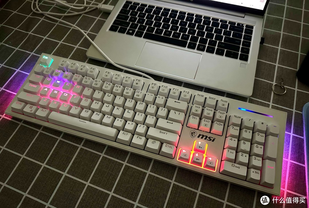 100元的键盘 80都给了RGB灯光 - MSI微星GK50Z高特红轴机械键盘 测评